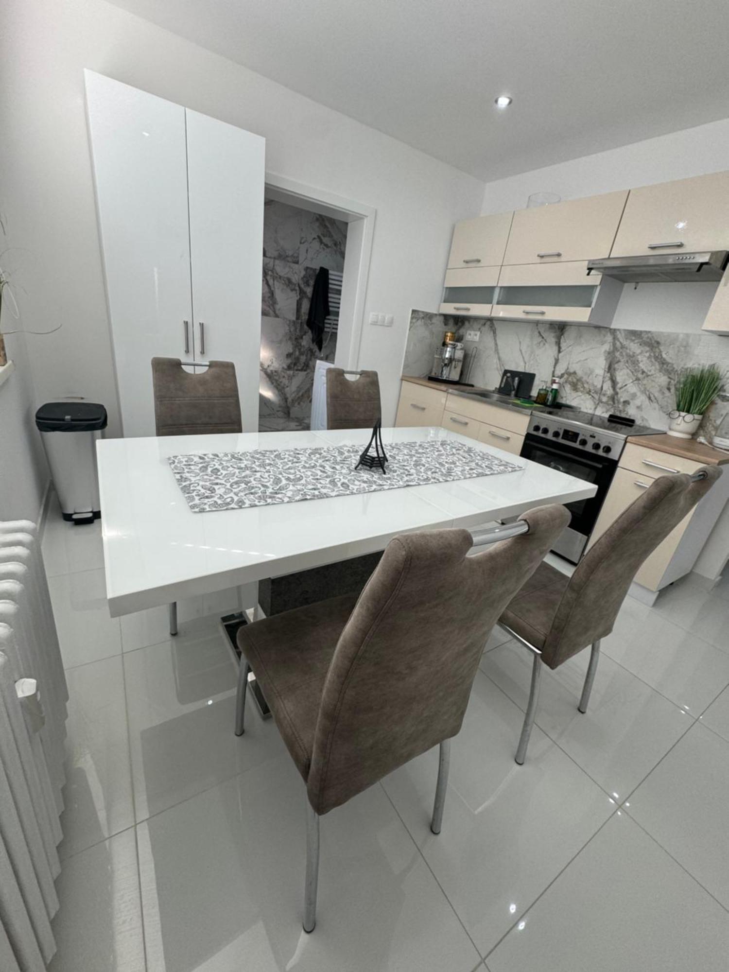 Peti Apartman Centrum Galanta Exteriör bild