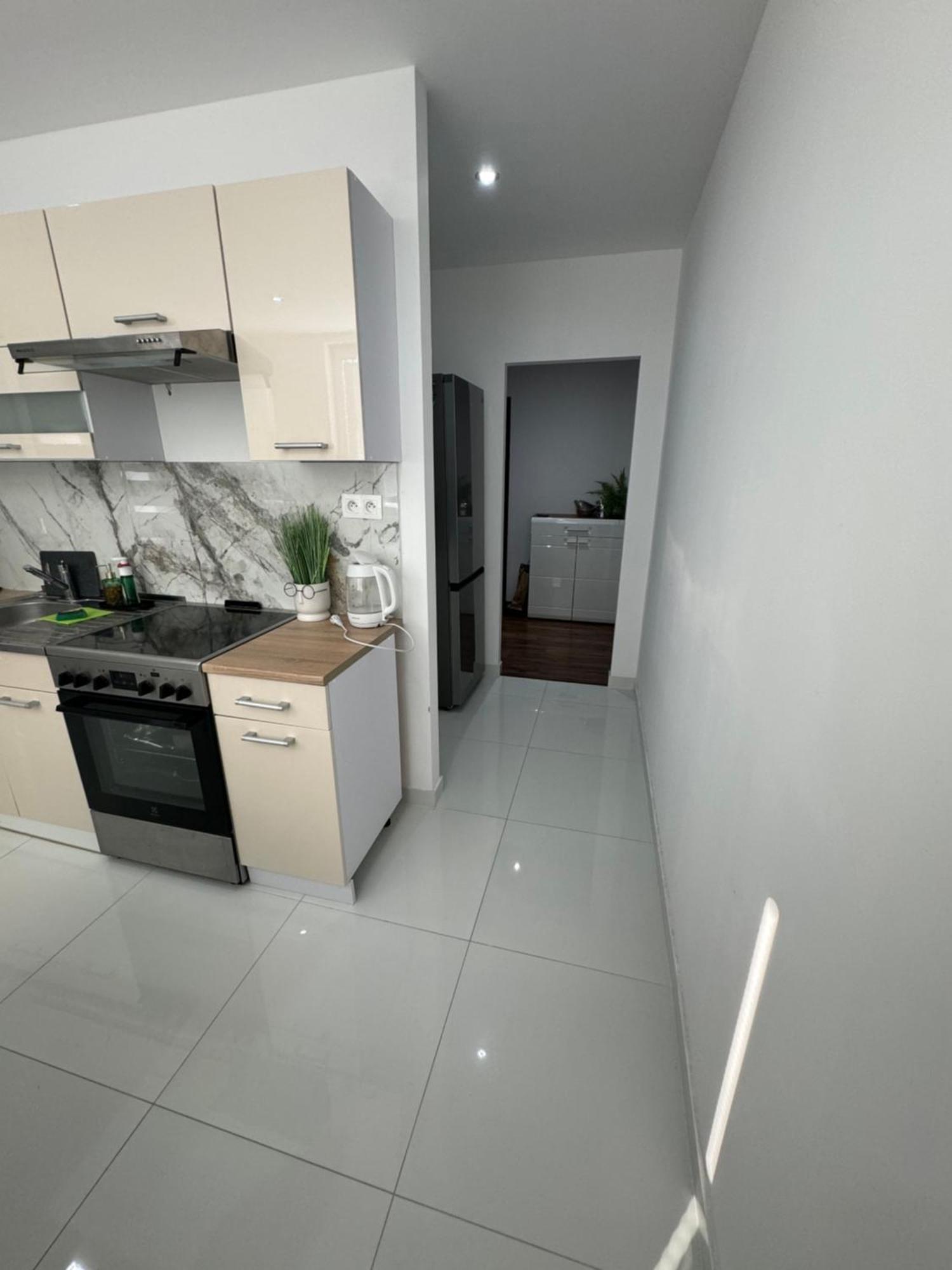 Peti Apartman Centrum Galanta Exteriör bild